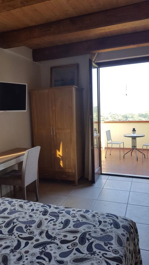 B&B La Taverna Degli Angeli Vezzi Portio Dış mekan fotoğraf