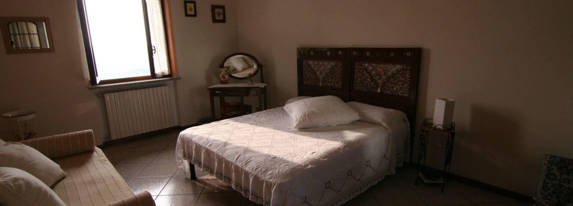 B&B La Taverna Degli Angeli Vezzi Portio Dış mekan fotoğraf